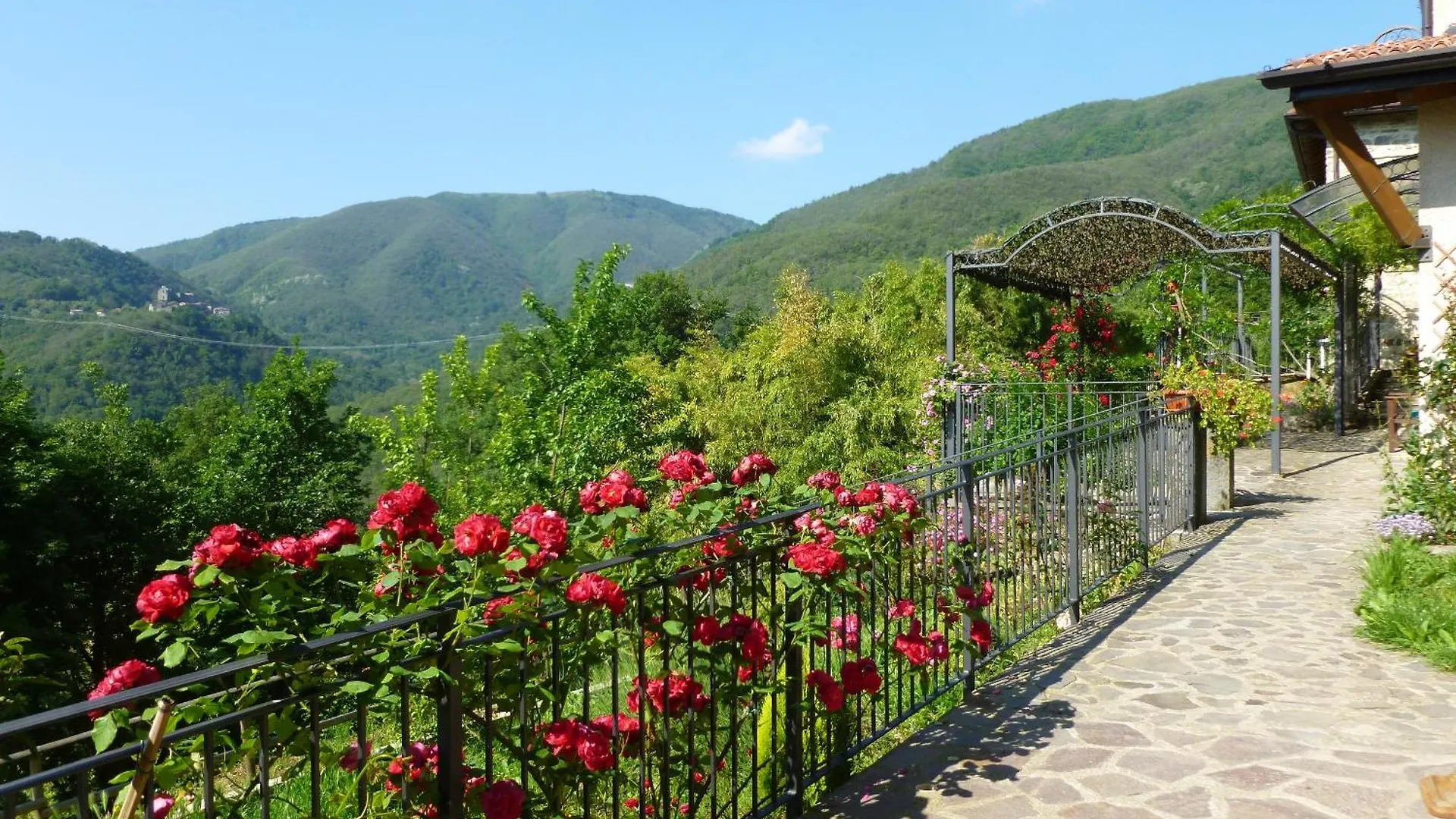 Villa La Costa Di Gavedo Italie